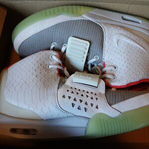 Nike Air Yeezy 2 Pure Platinum (Size 11)